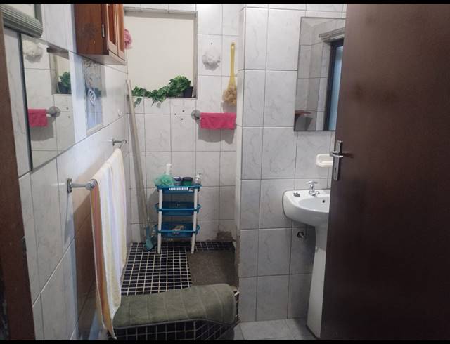 5 BEDROOM HOUSE FOR SALE IN BLUFF